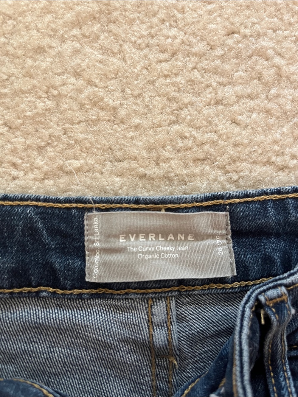 Everlane Curvy Cheeky Jeans in Dark Blue Denim